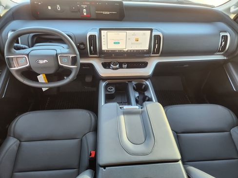 New 2026 Ford Expedition Active image 25