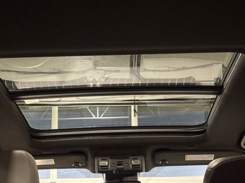 Used 2023 Chevrolet Suburban Z71 w/ Luxury Package image 11