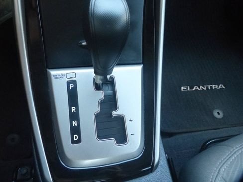 Used 2013 Hyundai Elantra GLS w/ Preferred Pkg FWD image 23