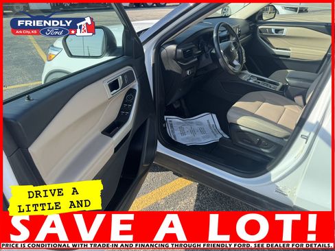 Used 2022 Ford Explorer XLT image 12