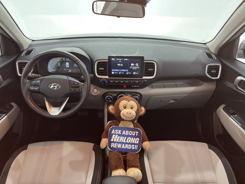 Used 2024 Hyundai Venue SEL image 19