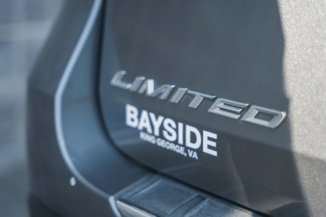 Used 2023 Ford Explorer Limited w/ Limited Technology Package AWD/4WD image 19