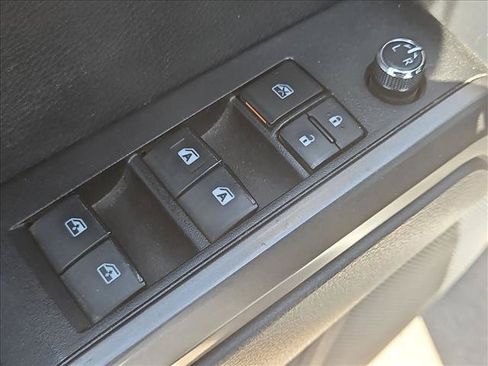 Used 2018 Toyota Tacoma TRD Sport AWD/4WD image 11