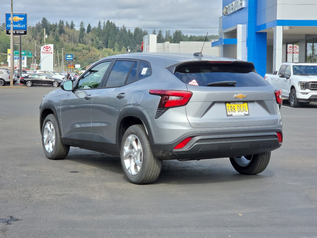 New 2026 Chevrolet Trax LS w/ LS Convenience Package FWD image 4