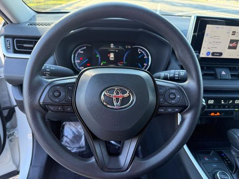 Used 2025 Toyota RAV4 XLE AWD/4WD image 26