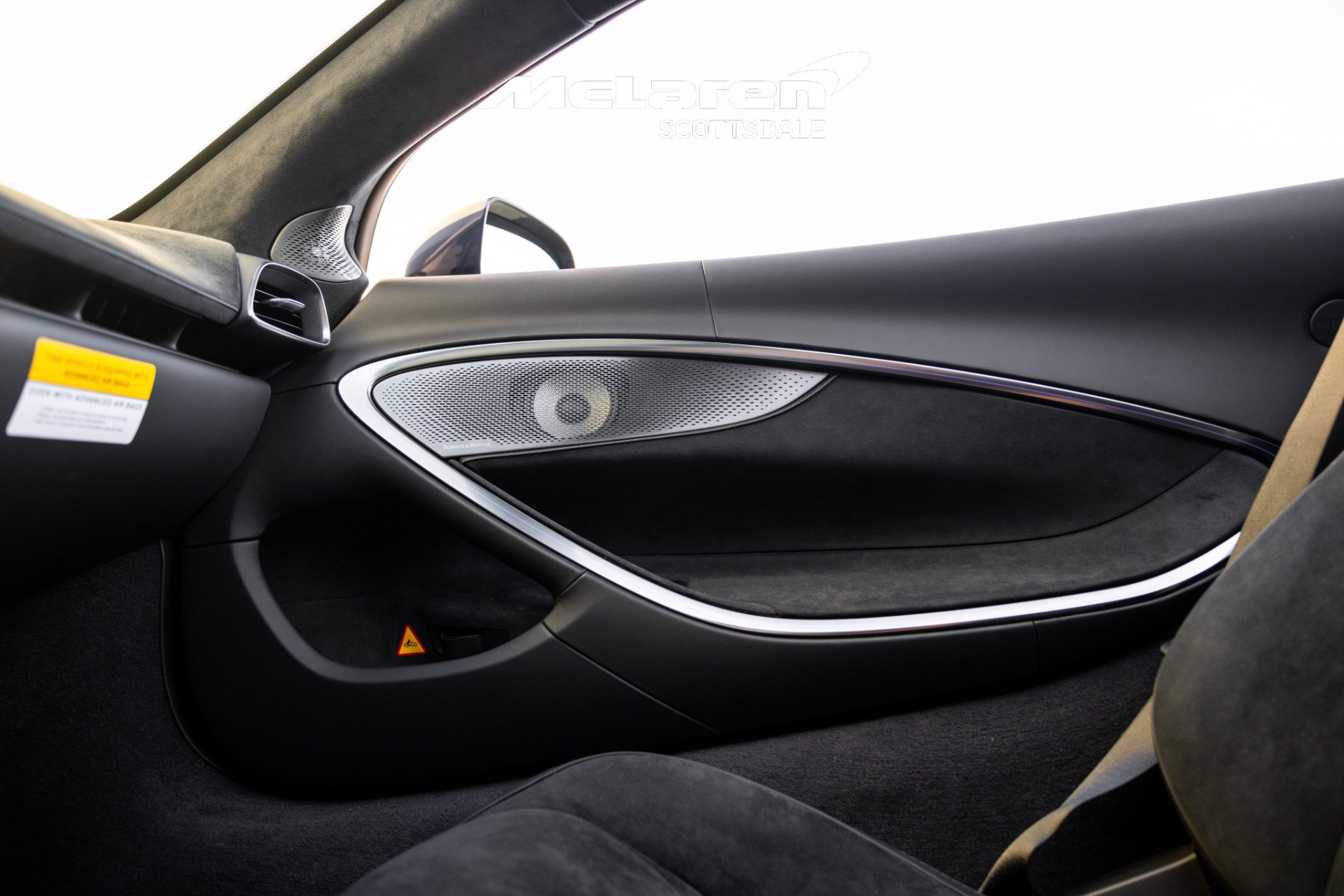 Used 2025 McLaren Artura Spider RWD image 34