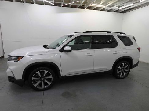 Used 2025 Honda Pilot Elite image 8