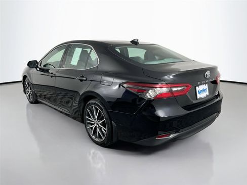 Used 2023 Toyota Camry XLE image 4