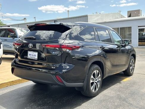 Used 2025 Toyota Highlander XLE AWD/4WD image 14