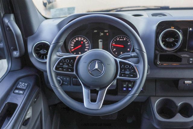 Used 2024 Mercedes-Benz Sprinter 2500 image 28