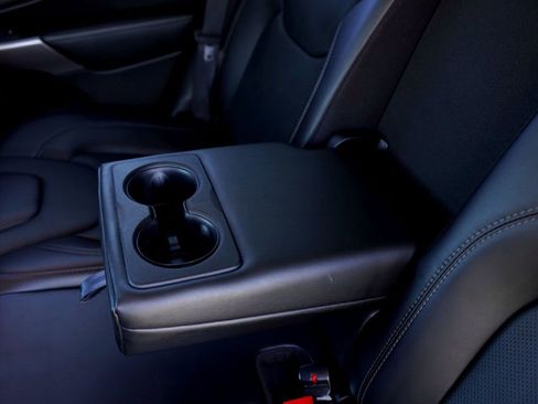 Used 2019 Jeep Cherokee Limited image 31