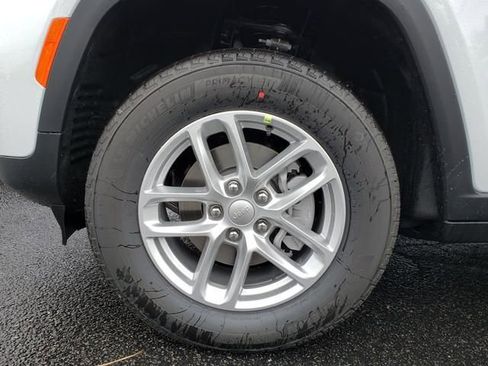 New 2025 Jeep Grand Cherokee Laredo X image 12