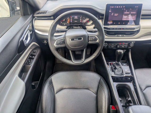 Used 2025 Jeep Compass Limited AWD/4WD image 16