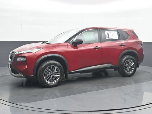 Used 2023 Nissan Rogue S AWD/4WD image 2