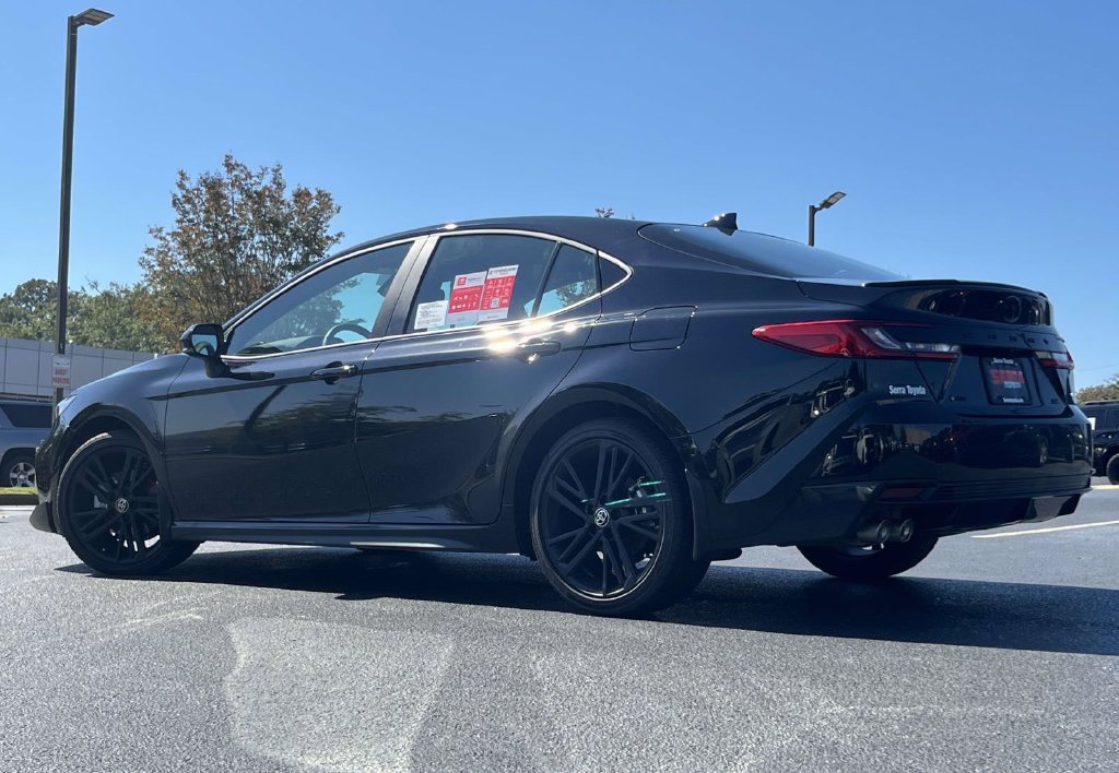 New 2026 Toyota Camry Hybrid FWD image 4