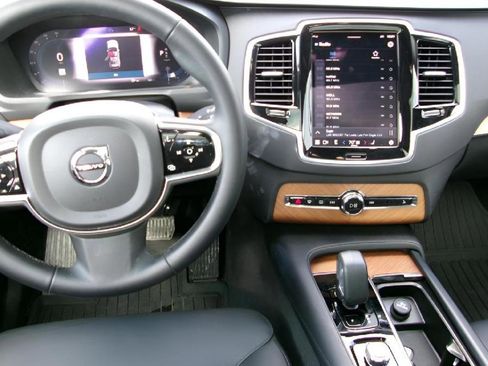 Used 2024 Volvo XC90 B6 Plus w/ Protection Package Premier image 12