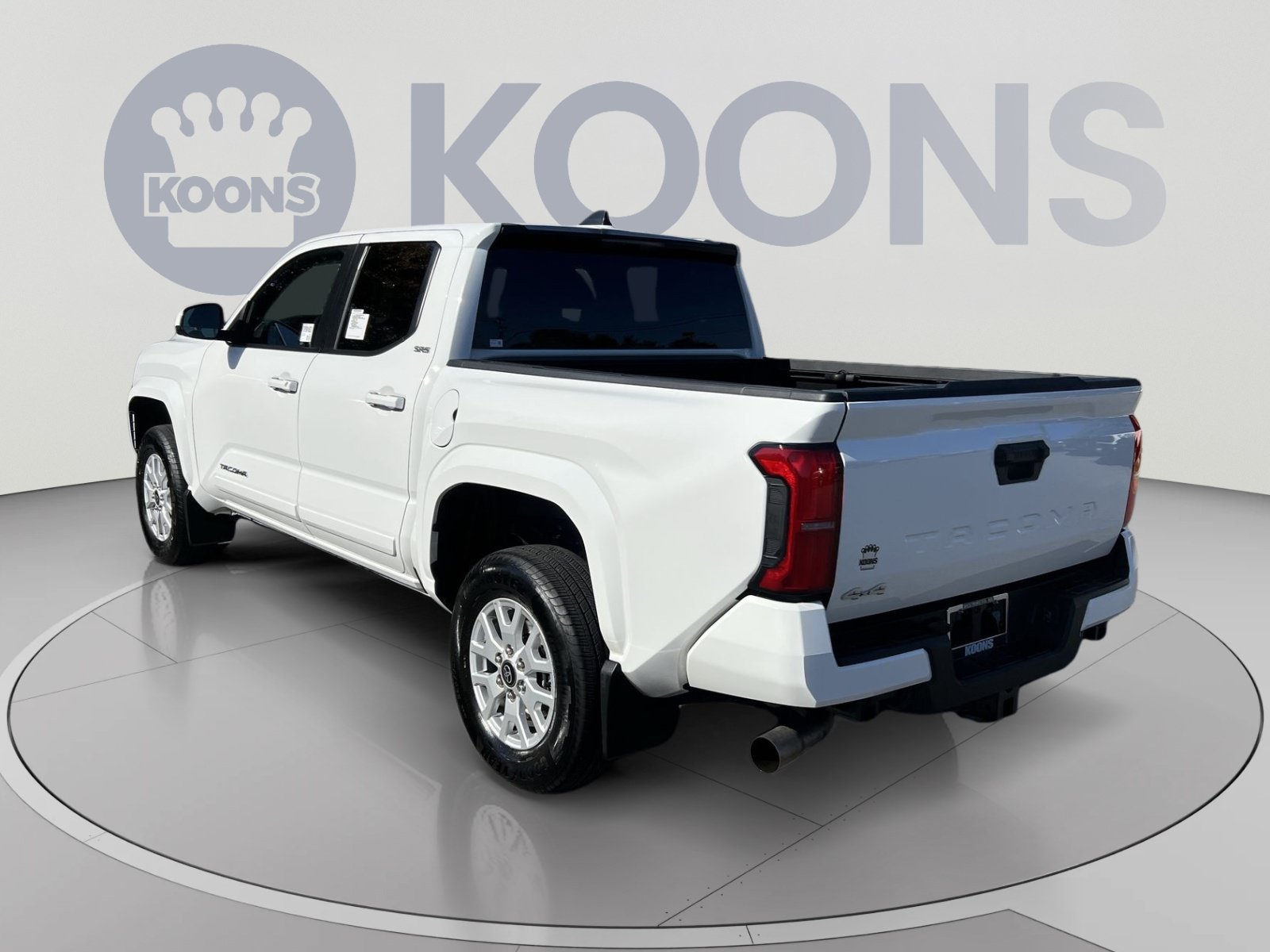 Used 2025 Toyota Tacoma SR5 AWD/4WD image 4
