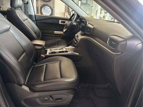 Used 2022 Ford Explorer XLT w/ Equipment Group 202A AWD/4WD image 42