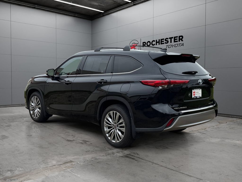Certified 2022 Toyota Highlander Platinum AWD/4WD image 3