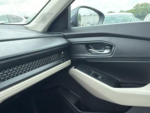 Used 2023 Honda Accord EX image 19