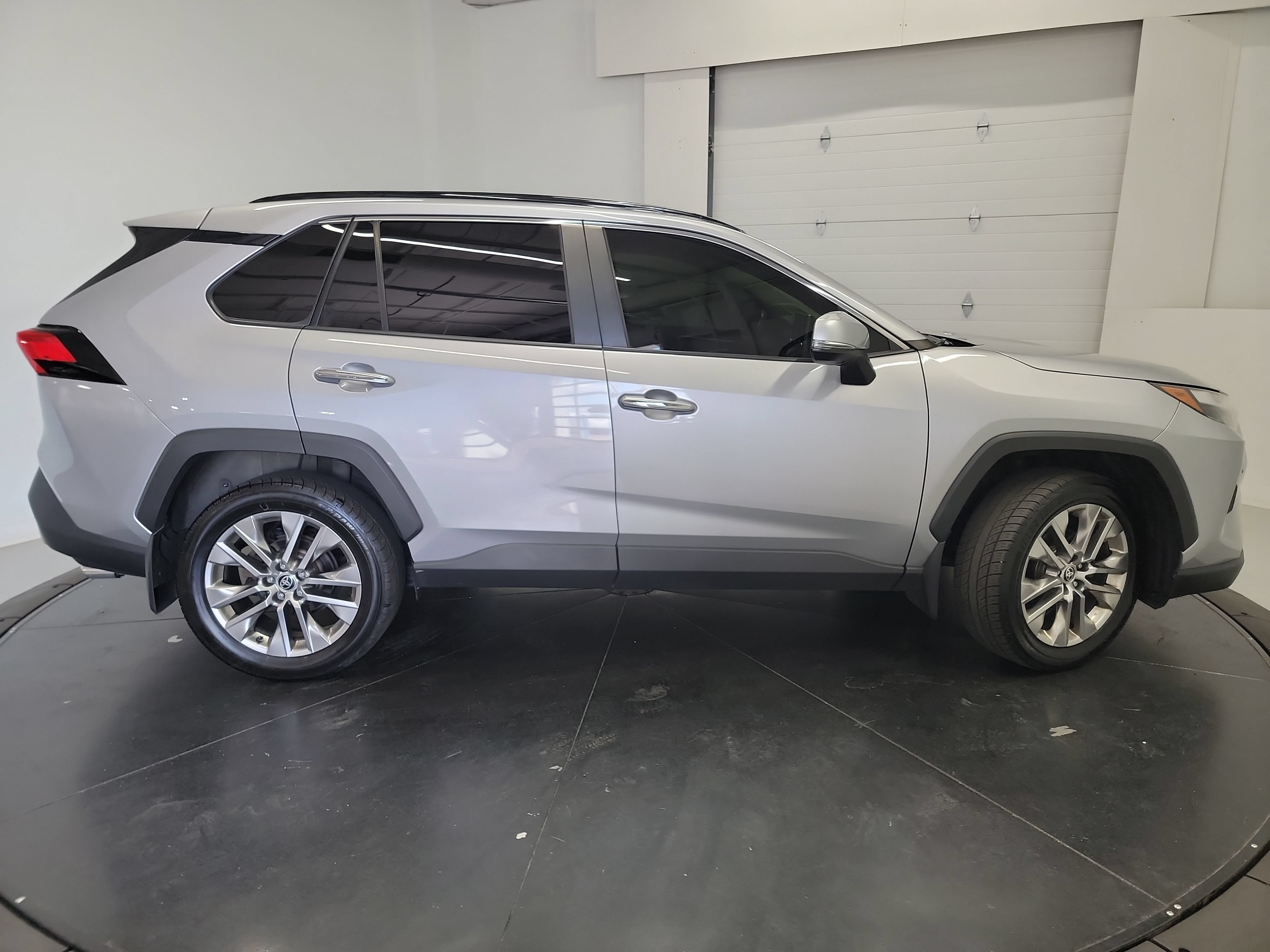 Used 2022 Toyota RAV4 Limited AWD/4WD image 11