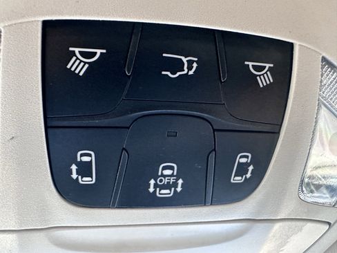 Used 2022 Chrysler Pacifica Touring-L image 67