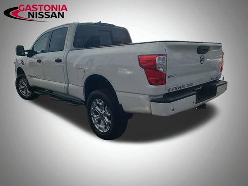 Used 2024 Nissan Titan SV w/ SV Convenience Package image 9