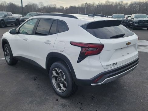 New 2026 Chevrolet Trax LT FWD image 9