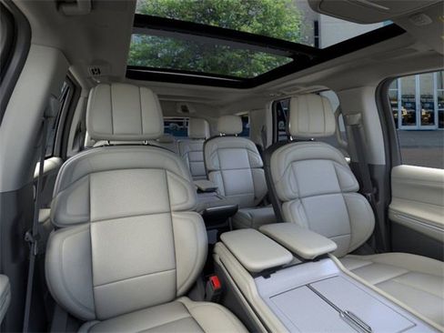 New 2025 Lincoln Navigator Reserve image 10