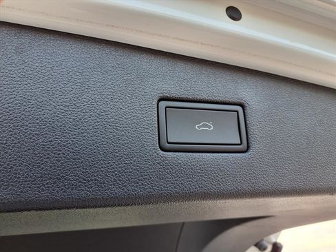 Used 2024 Volkswagen Tiguan Wolfsburg Edition image 29