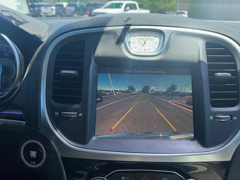 Used 2016 Chrysler 300 C RWD image 22