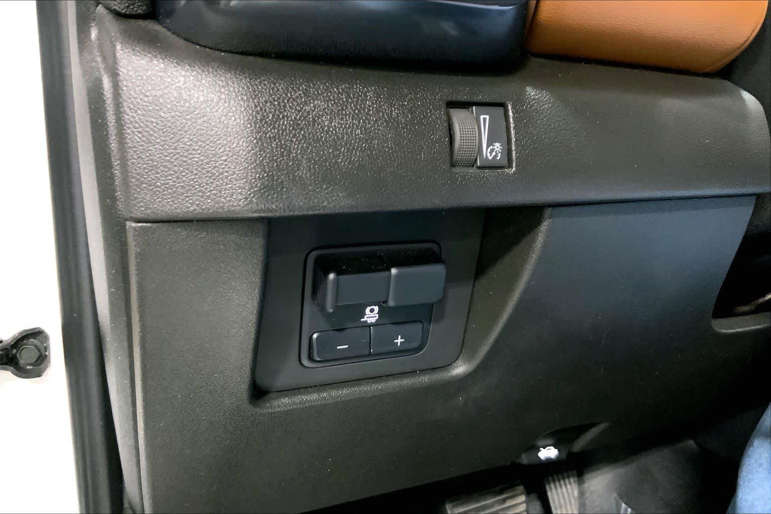 Used 2023 GMC Canyon AT4 w/ AT4 Premium Package AWD/4WD image 35
