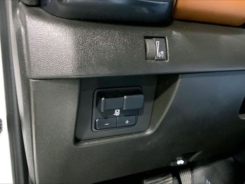 Used 2023 GMC Canyon AT4 w/ AT4 Premium Package AWD/4WD image 35
