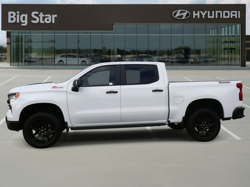 Used 2025 Chevrolet Silverado 1500 LT Trail Boss w/ LT Trail Boss Premium Package AWD/4WD image 2