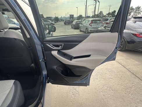 Used 2022 Subaru Forester Premium AWD/4WD image 41