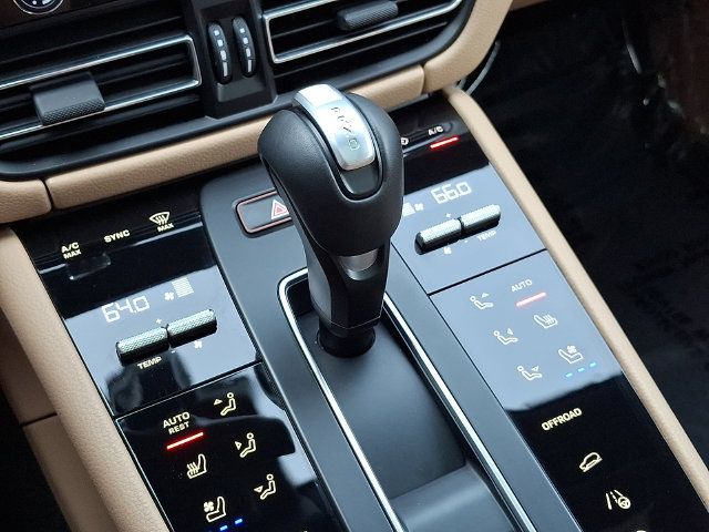 Certified 2026 Porsche Macan AWD/4WD image 18