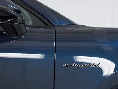 New 2026 Porsche Cayenne Turbo image 12