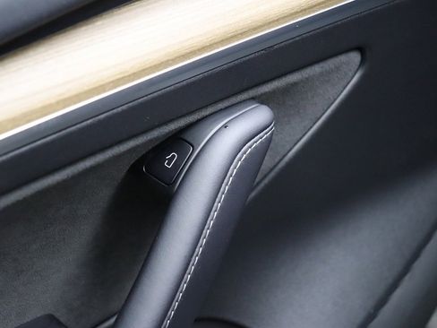 Used 2023 Tesla Model 3 Standard Range image 20