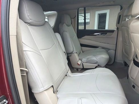 Used 2018 Cadillac Escalade ESV Luxury RWD image 14