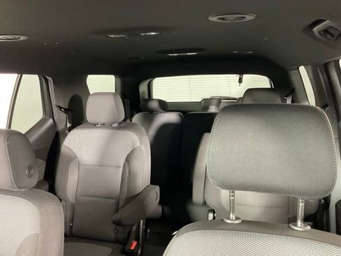 Used 2023 Chevrolet Traverse LT FWD image 39