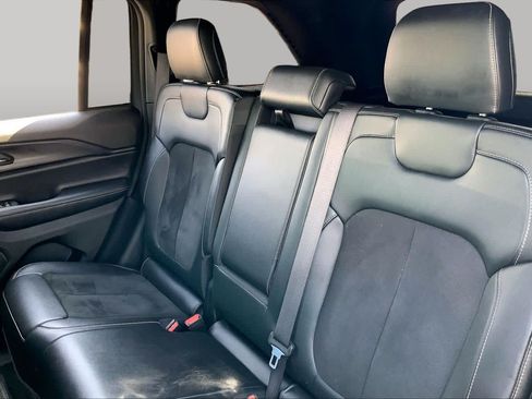 Used 2023 Jeep Grand Cherokee Altitude AWD/4WD image 21