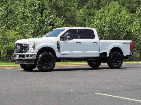 Used 2024 Ford F250 XLT w/ FX4 Off-Road Package AWD/4WD image 3