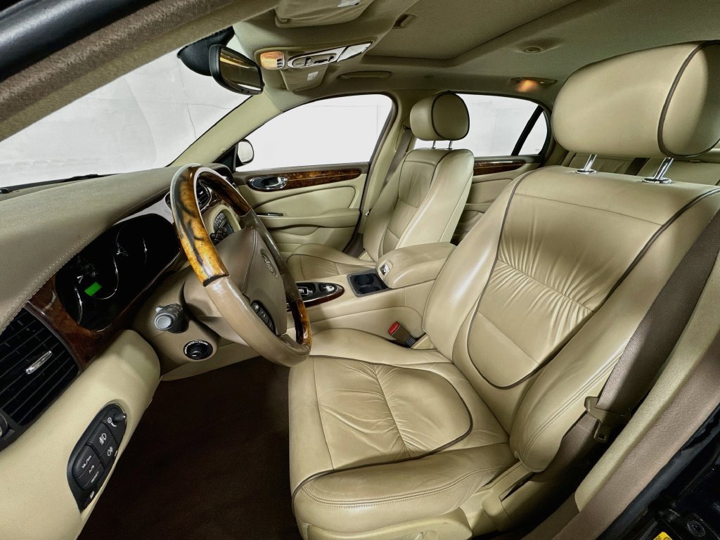 Used 2005 Jaguar XJ8 RWD image 21