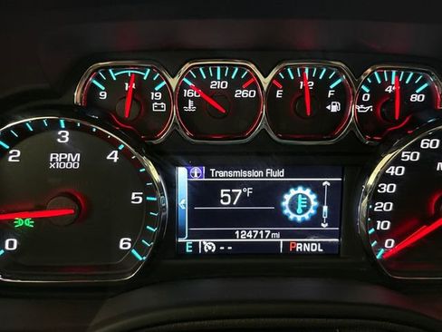 Used 2017 Chevrolet Suburban LT w/ Luxury Package image 34