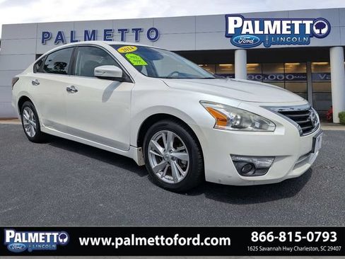 Used 2014 Nissan Altima 2.5 SL w/ Moonroof Package FWD image 2