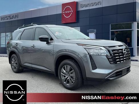 Certified 2026 Nissan Pathfinder SV FWD image 1