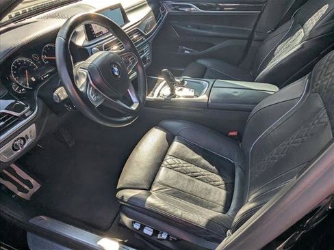 Used 2019 BMW 750i w/ Executive Package image 12