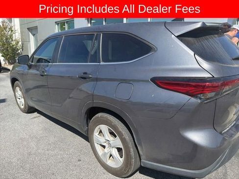 Used 2023 Toyota Highlander LE FWD image 18