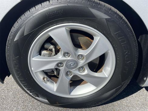 Used 2015 Hyundai Elantra SE image 8