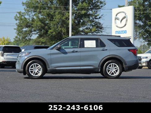 Used 2025 Ford Explorer Active w/ Active Comfort Package RWD image 4